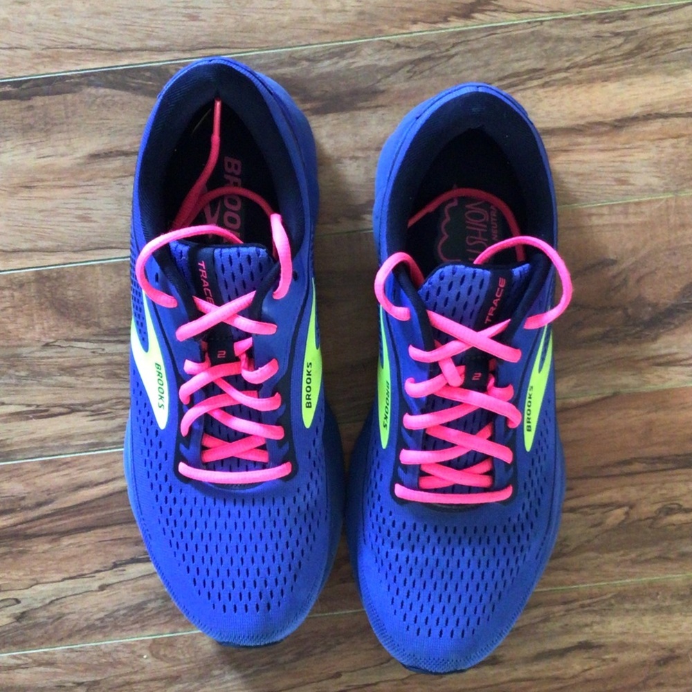 Brooks Women’s Trace Blue Running Sneakers Shoes with Neon Pink Laces 9.5